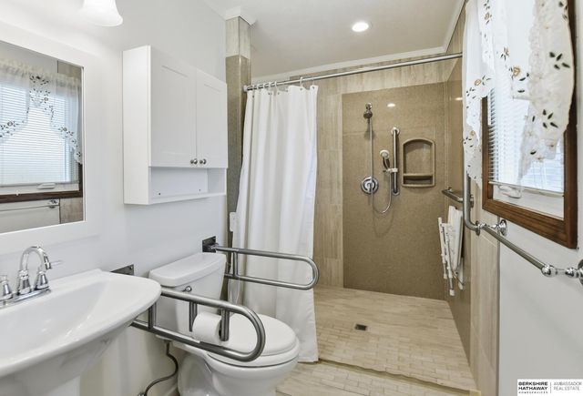 7904 Park Drive, Ralston, NE 68127