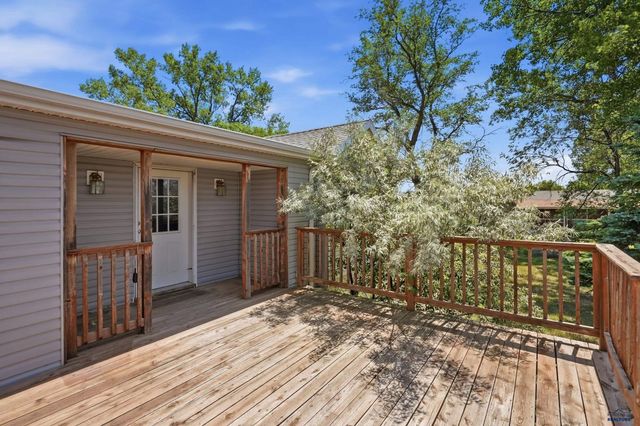 112 WESTSIDE DR, Box Elder, SD 57719