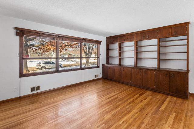 6851 7th Street NE, Fridley, MN 55432