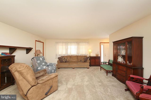 43 EVERGREEN DR, Doylestown, PA 18901