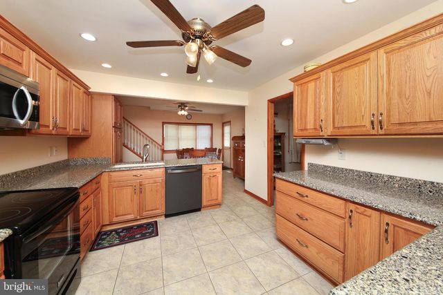 43 EVERGREEN DR, Doylestown, PA 18901