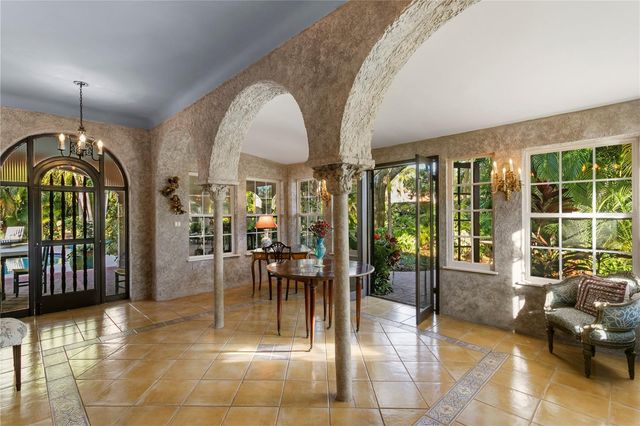 7211 3RD AVENUE S, St Petersburg, FL 33707