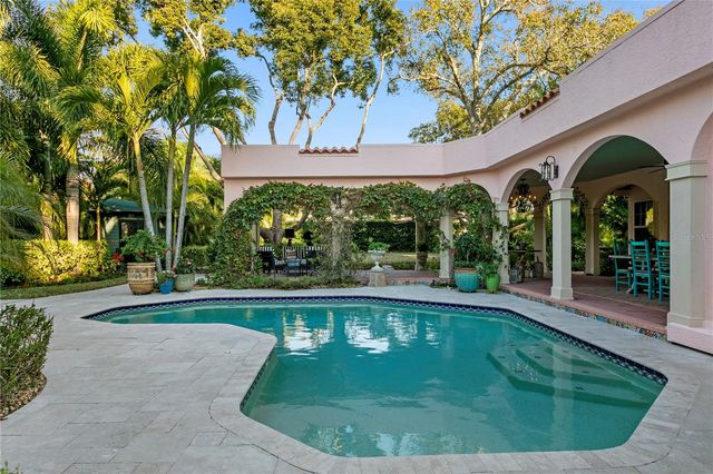 7211 3RD AVENUE S, St Petersburg, FL 33707