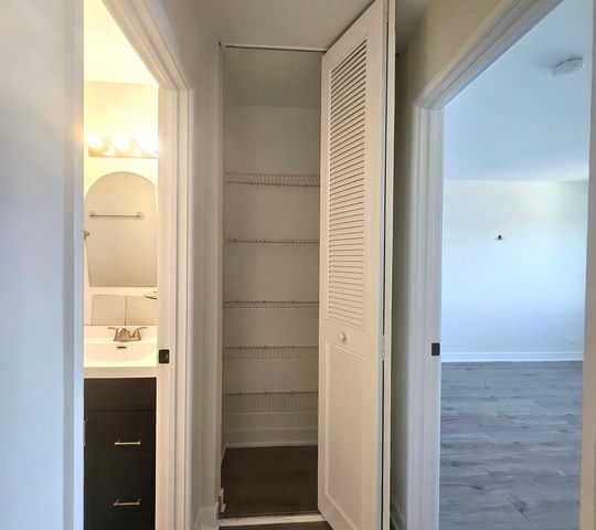 1375 Rebecca Drive 219, Hoffman Estates, IL 60194
