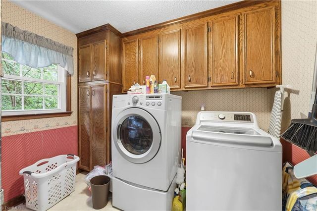 250 Hedrick Drive, Kernersville, NC 27284