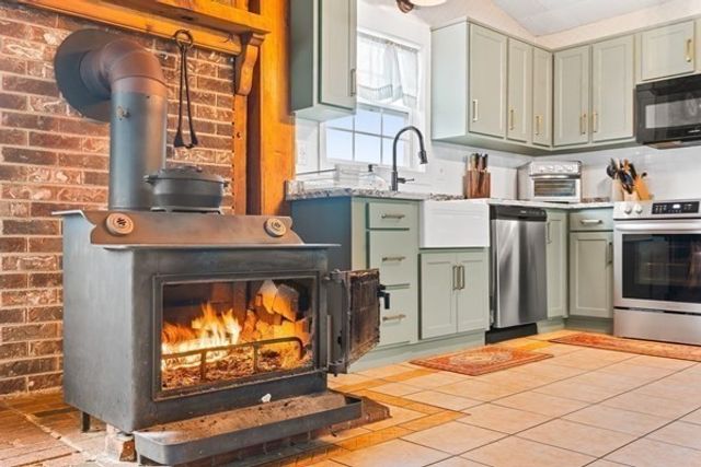 32 Ash St, Winchendon, MA 01475