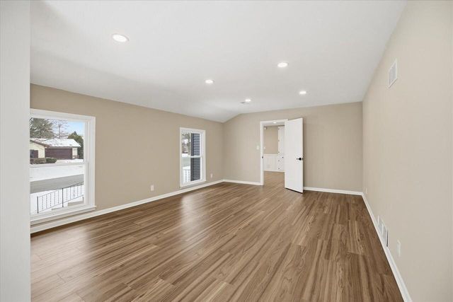 5801 W Allwood DRIVE, Franklin, WI 53132