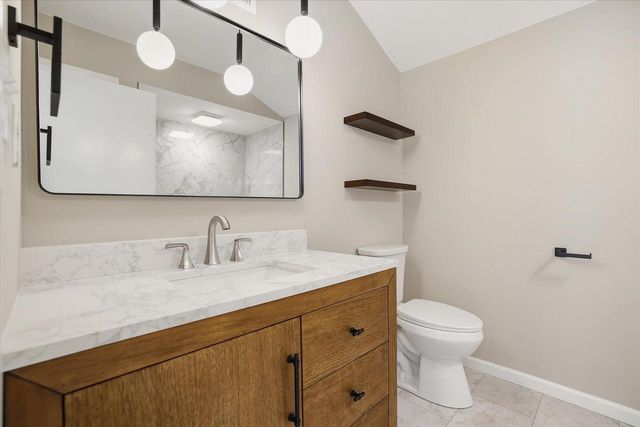 5801 W Allwood DRIVE, Franklin, WI 53132