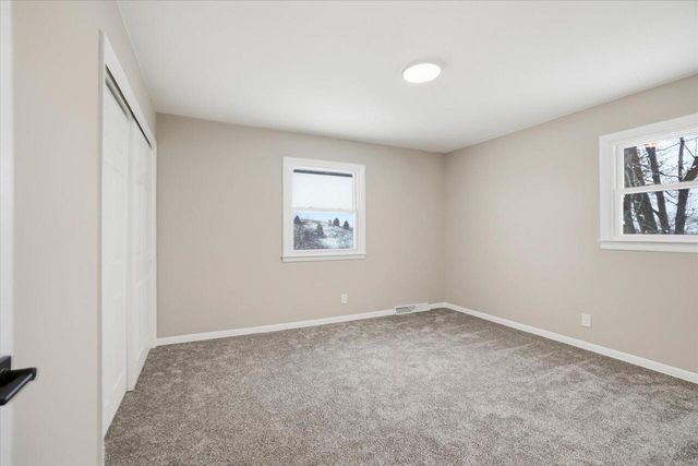 5801 W Allwood DRIVE, Franklin, WI 53132