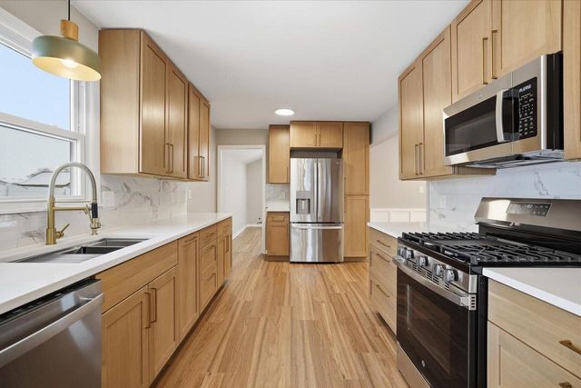 5801 W Allwood DRIVE, Franklin, WI 53132