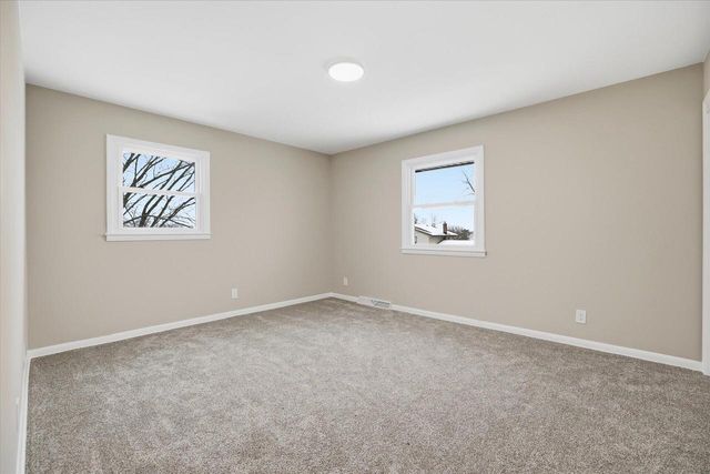 5801 W Allwood DRIVE, Franklin, WI 53132