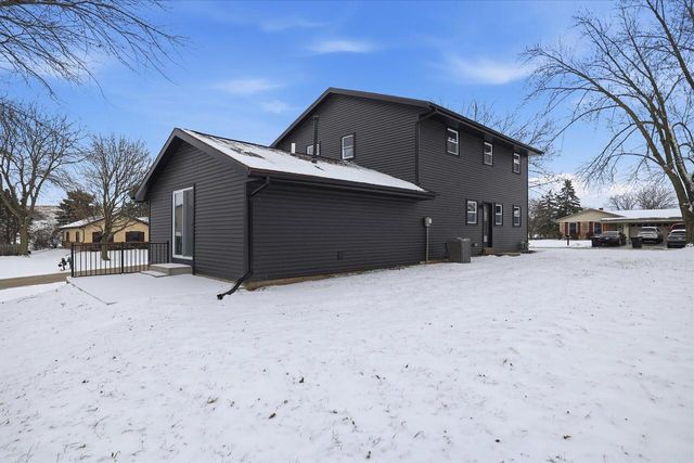 5801 W Allwood DRIVE, Franklin, WI 53132