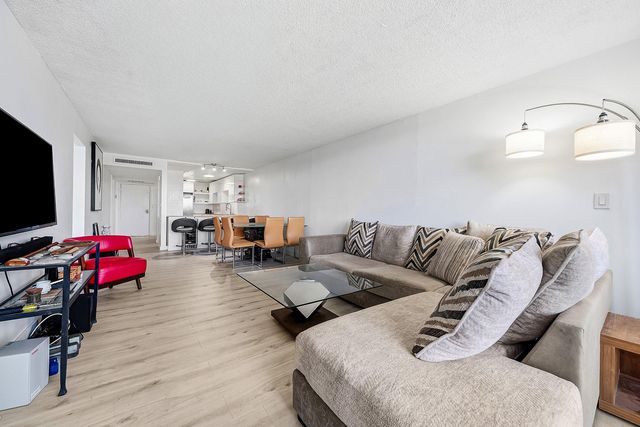 6 Royal Palm Way 605, Boca Raton, FL 33432