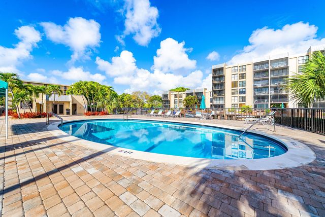 6 Royal Palm Way 605, Boca Raton, FL 33432