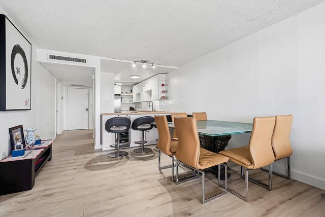 6 Royal Palm Way 605, Boca Raton, FL 33432