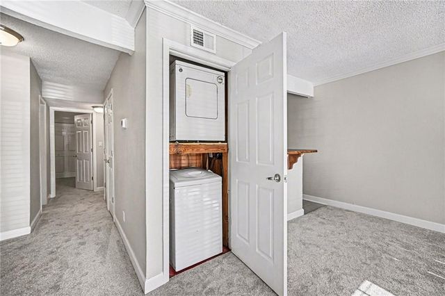 4727 Jarboe Street 107, Kansas City, MO 64112