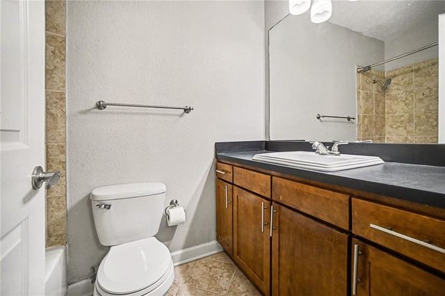 4727 Jarboe Street 107, Kansas City, MO 64112