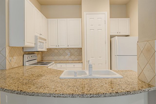 2400 Mccue Road 262, Houston, TX 77056