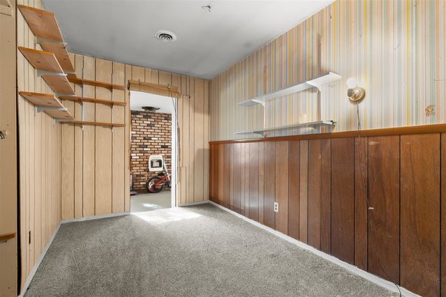 1324 E Mosel Avenue, Kalamazoo, MI 49004