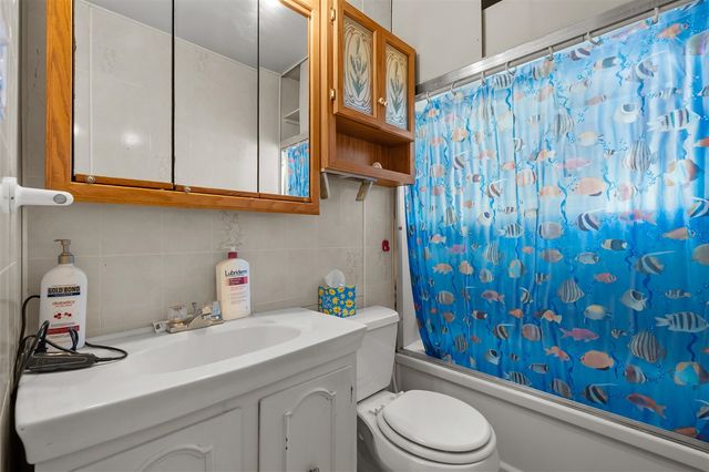 1324 E Mosel Avenue, Kalamazoo, MI 49004