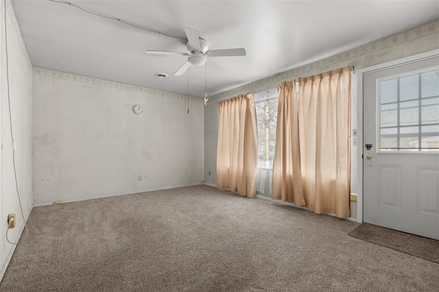 1324 E Mosel Avenue, Kalamazoo, MI 49004