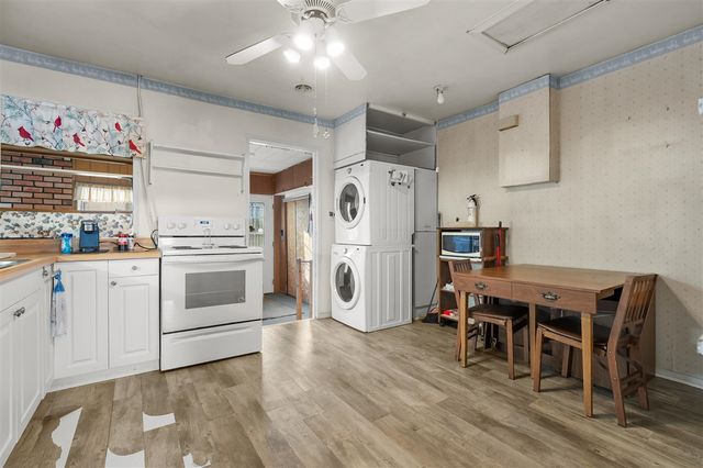 1324 E Mosel Avenue, Kalamazoo, MI 49004