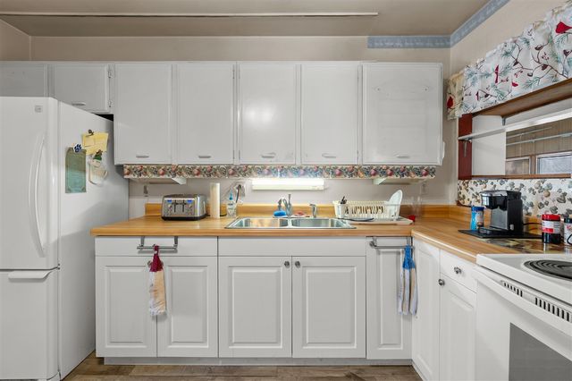 1324 E Mosel Avenue, Kalamazoo, MI 49004