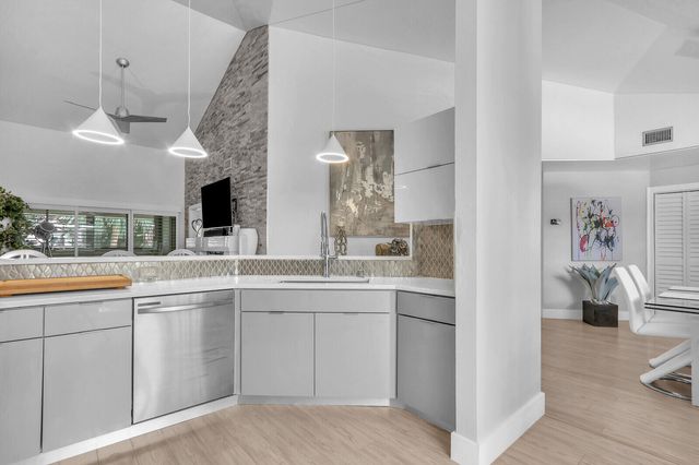 204 Sea Oats Drive F, Juno Beach, FL 33408