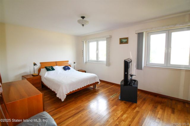 42 Narrows Road S S, Staten Island, NY 10305