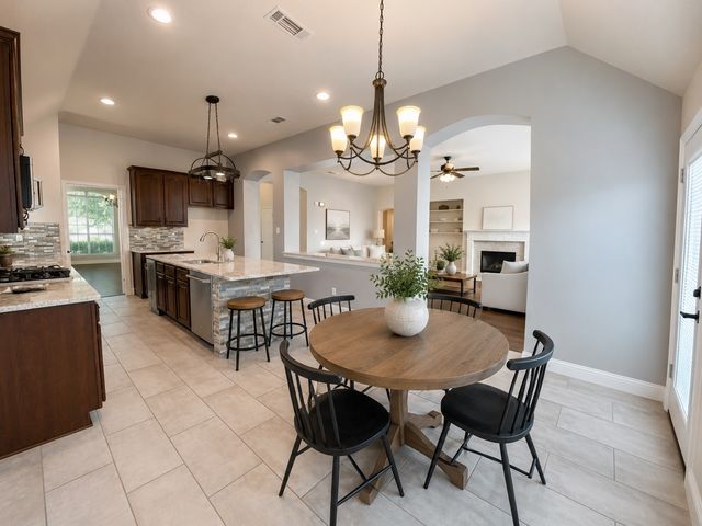 1815 Lake Glen Trail, Mansfield, TX 76063