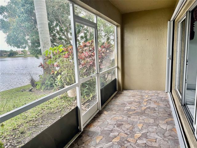 411 SW 120th Ave 411, Pembroke Pines, FL 33025
