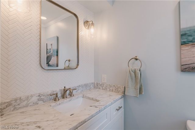 2711 Green Road, Shaker Heights, OH 44122