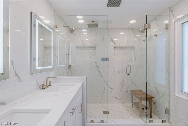 2711 Green Road, Shaker Heights, OH 44122