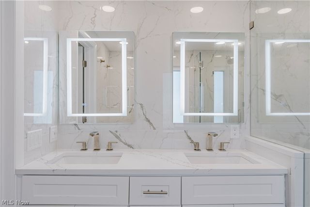 2711 Green Road, Shaker Heights, OH 44122