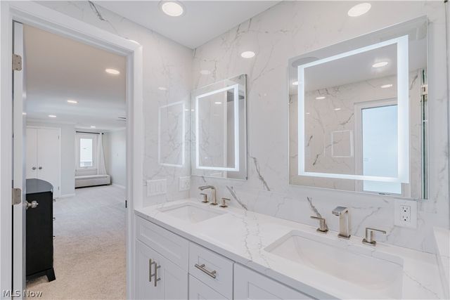 2711 Green Road, Shaker Heights, OH 44122