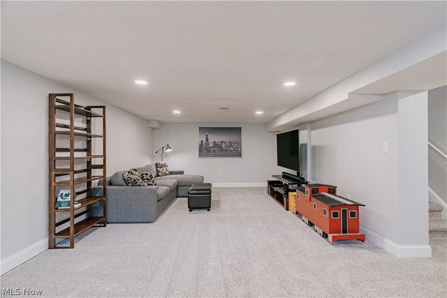 2711 Green Road, Shaker Heights, OH 44122