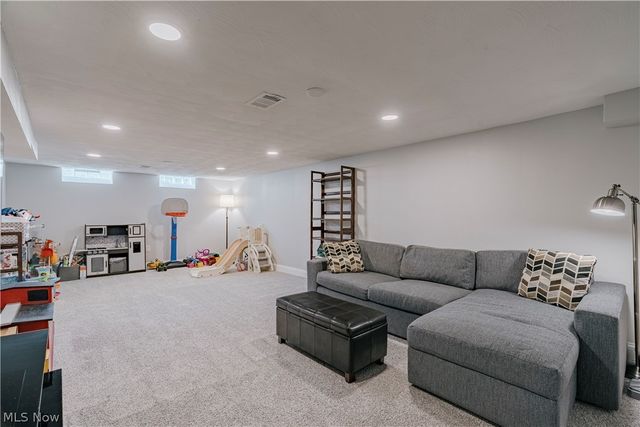 2711 Green Road, Shaker Heights, OH 44122