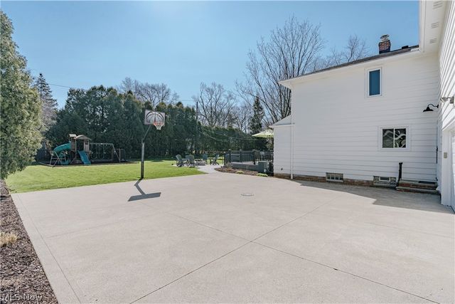 2711 Green Road, Shaker Heights, OH 44122