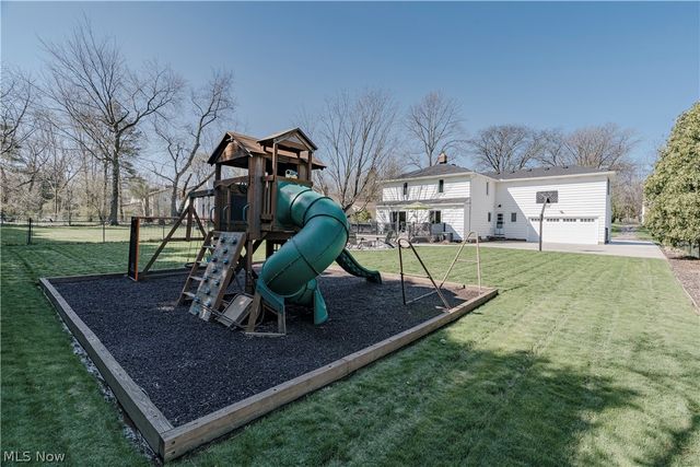 2711 Green Road, Shaker Heights, OH 44122