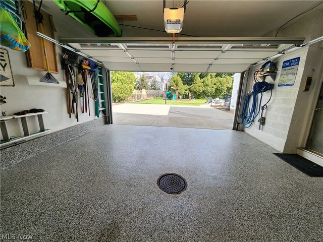 2711 Green Road, Shaker Heights, OH 44122