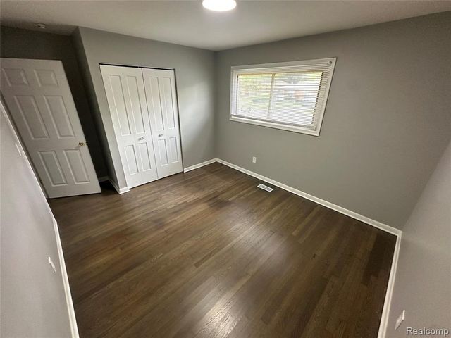 4640 Edgewood Street, Dearborn Heights, MI 48125