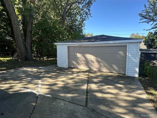 4640 Edgewood Street, Dearborn Heights, MI 48125