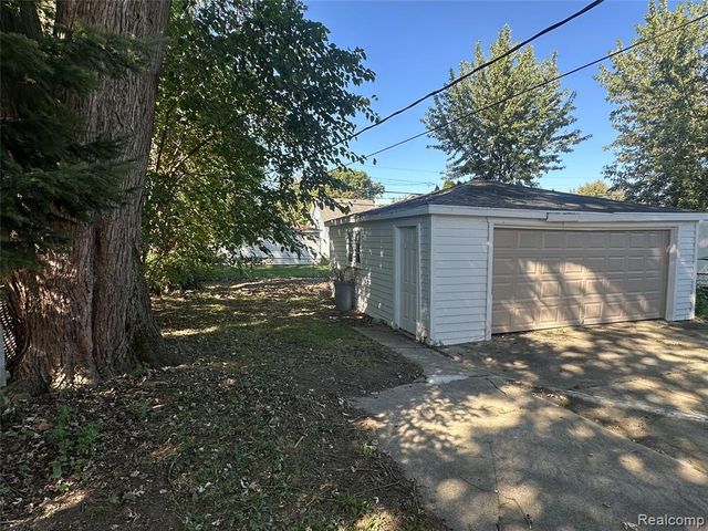 4640 Edgewood Street, Dearborn Heights, MI 48125