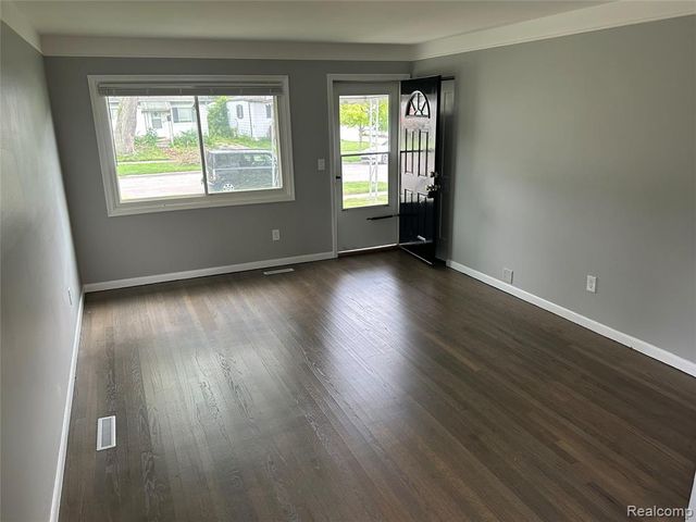 4640 Edgewood Street, Dearborn Heights, MI 48125