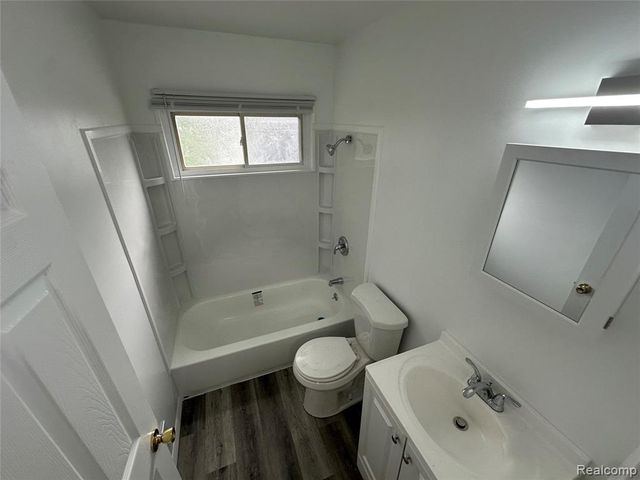 4640 Edgewood Street, Dearborn Heights, MI 48125