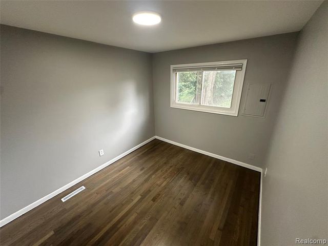 4640 Edgewood Street, Dearborn Heights, MI 48125