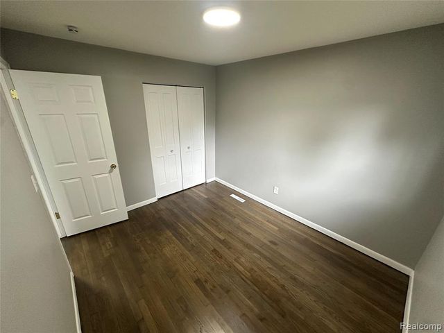 4640 Edgewood Street, Dearborn Heights, MI 48125