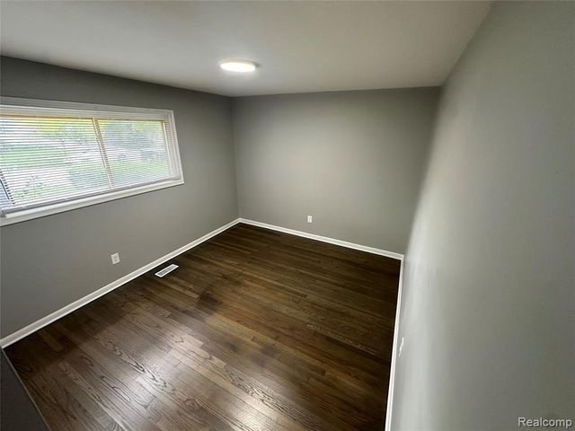 4640 Edgewood Street, Dearborn Heights, MI 48125