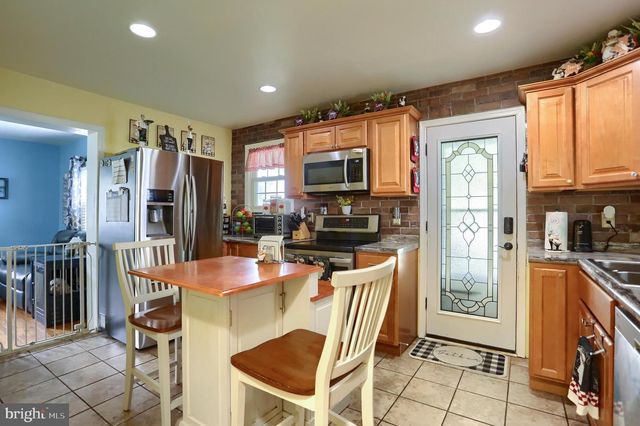 25 MAPLE AVE, Camp Hill, PA 17011