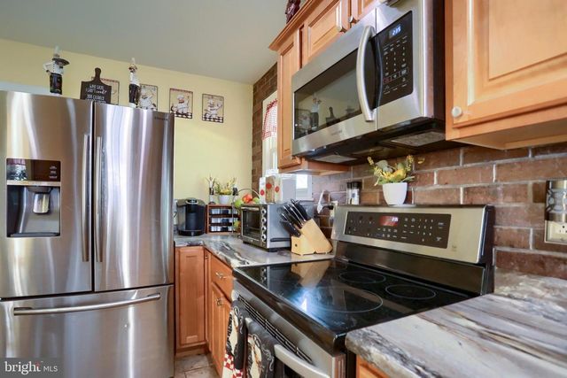 25 MAPLE AVE, Camp Hill, PA 17011